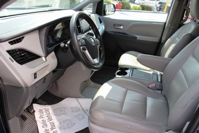 Vehicle image 24 of 27
