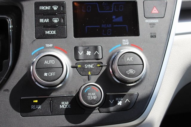 Vehicle image 25 of 27