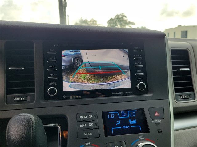 Vehicle image 17 of 21