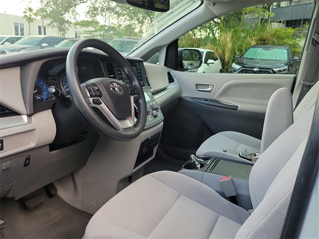 Vehicle image 7 of 21