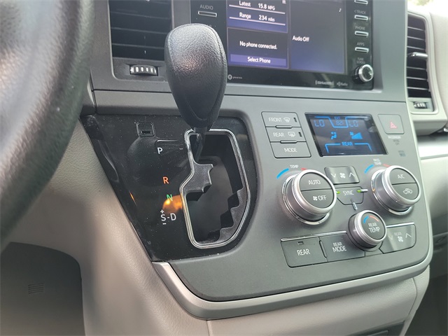 Vehicle image 16 of 21