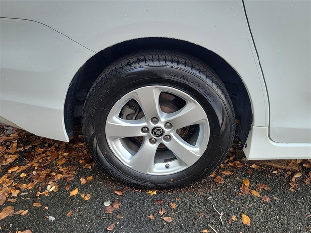 Vehicle image 5 of 21