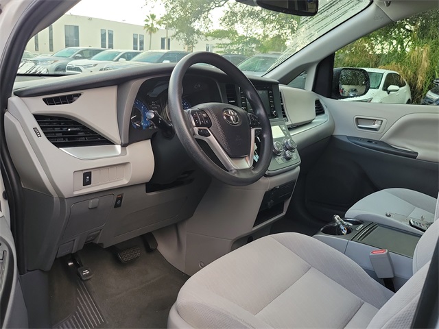 Vehicle image 6 of 21