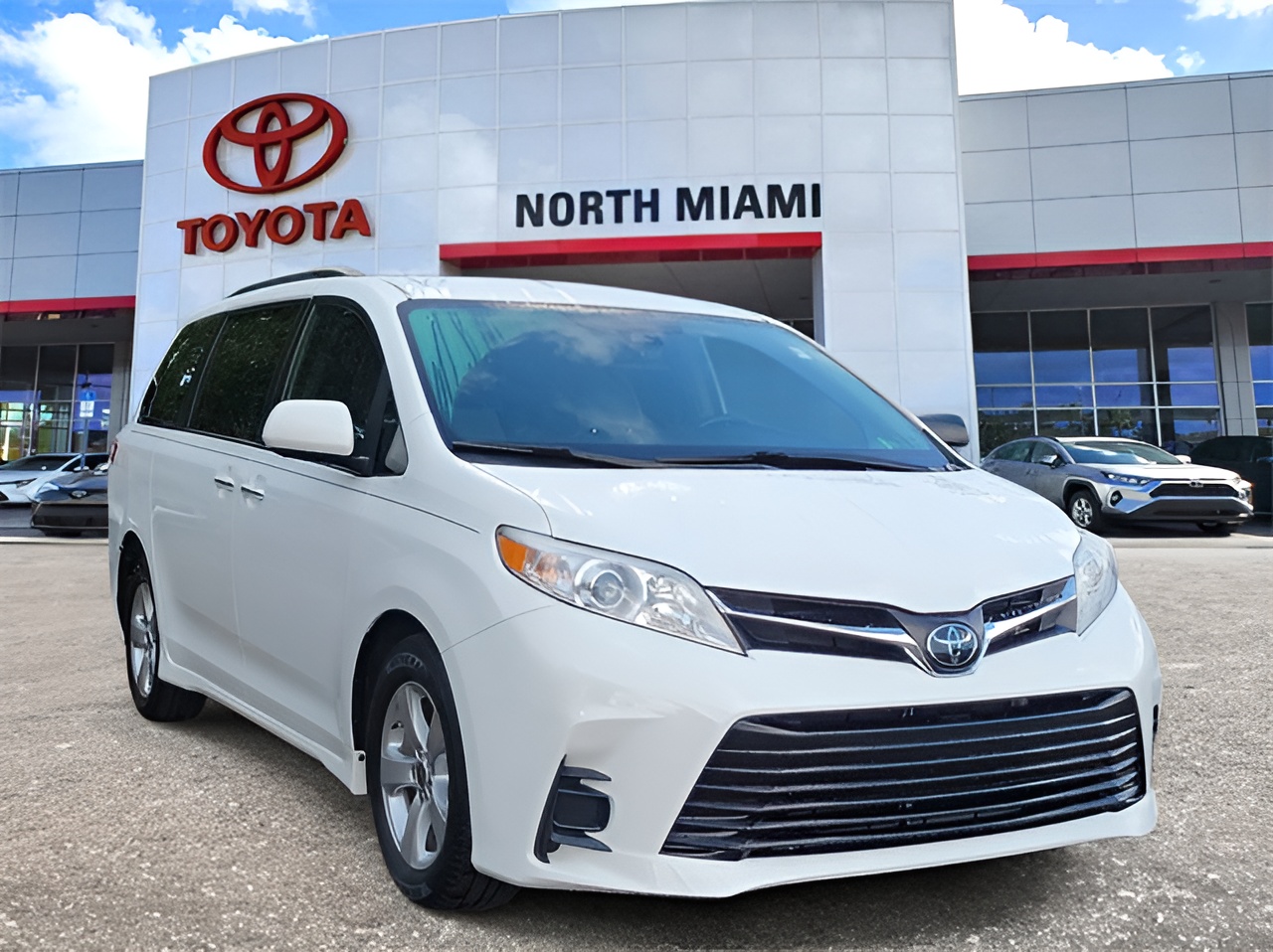 Vehicle image 19 of 21