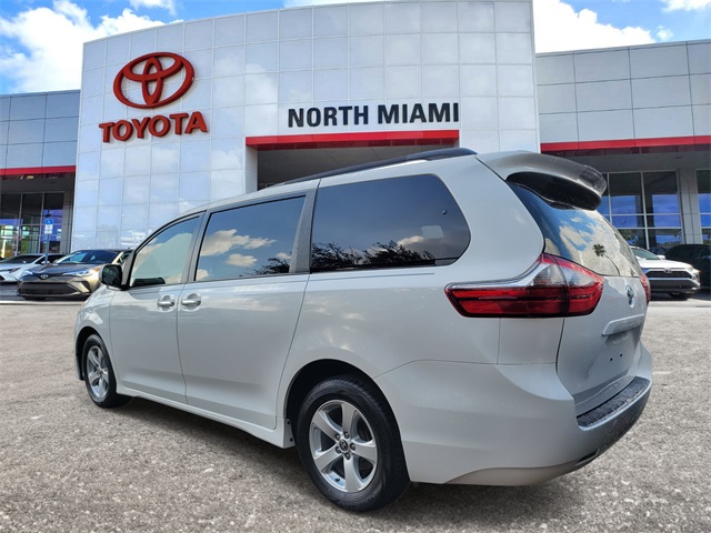 Vehicle image 4 of 21