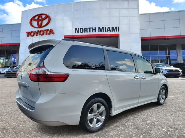Vehicle image 3 of 21