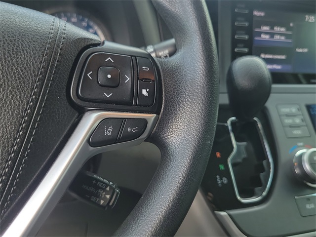 Vehicle image 12 of 21