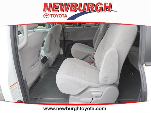 Vehicle image 22 of 27