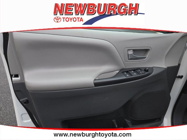 Vehicle image 15 of 27