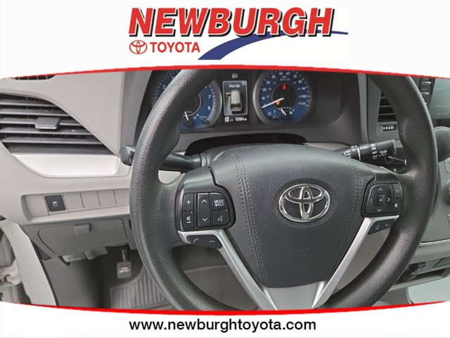 Vehicle image 23 of 27