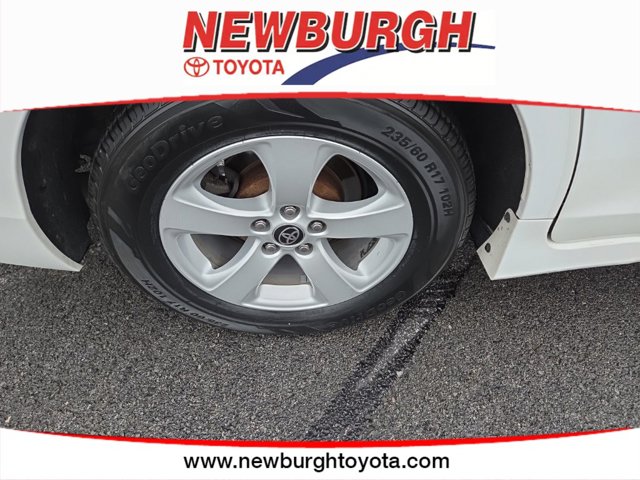 Vehicle image 11 of 27