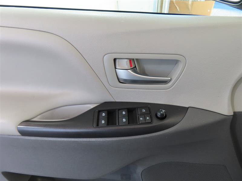 Vehicle image 15 of 35