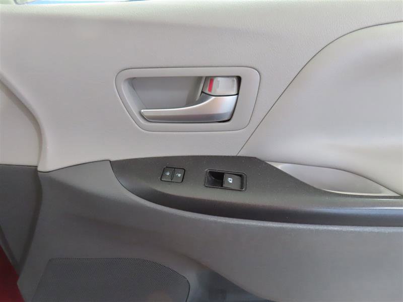 Vehicle image 32 of 35