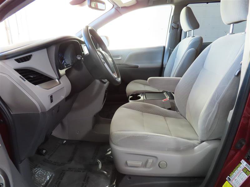 Vehicle image 16 of 35