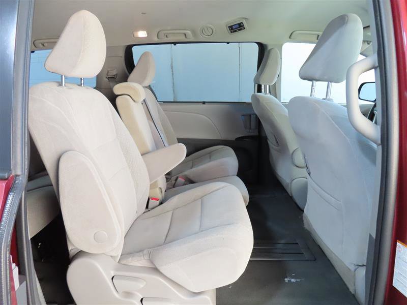 Vehicle image 31 of 35