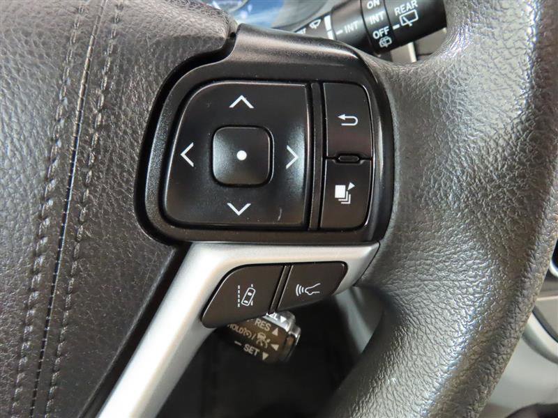 Vehicle image 21 of 35