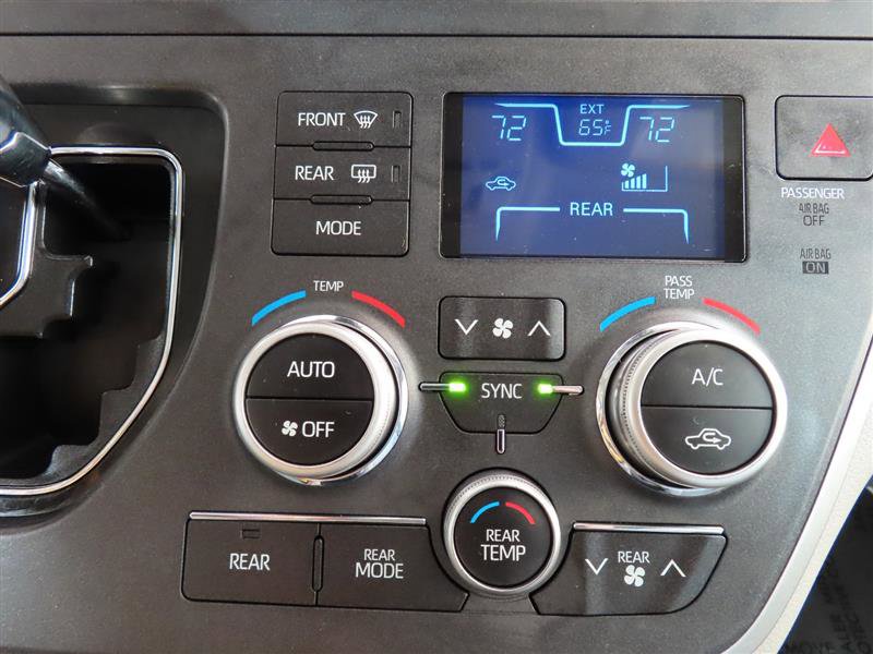 Vehicle image 27 of 35