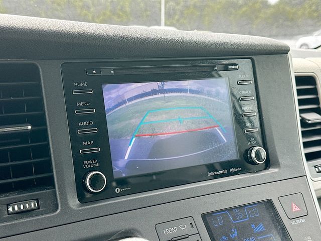 Vehicle image 17 of 35