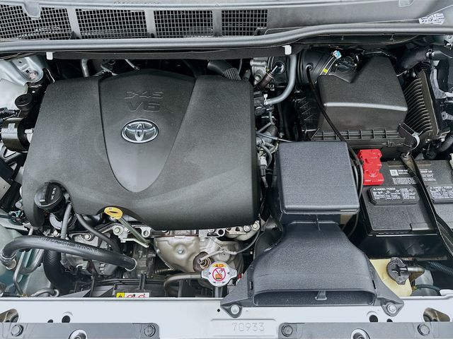 Vehicle image 34 of 35