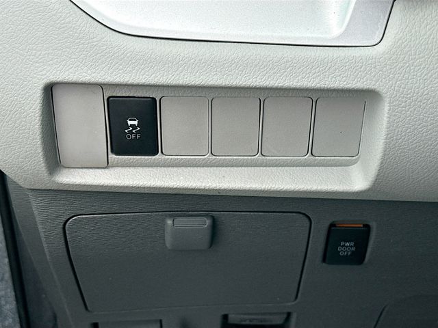 Vehicle image 13 of 35
