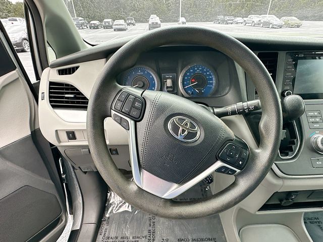 Vehicle image 14 of 35