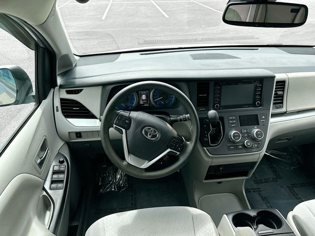Vehicle image 26 of 35