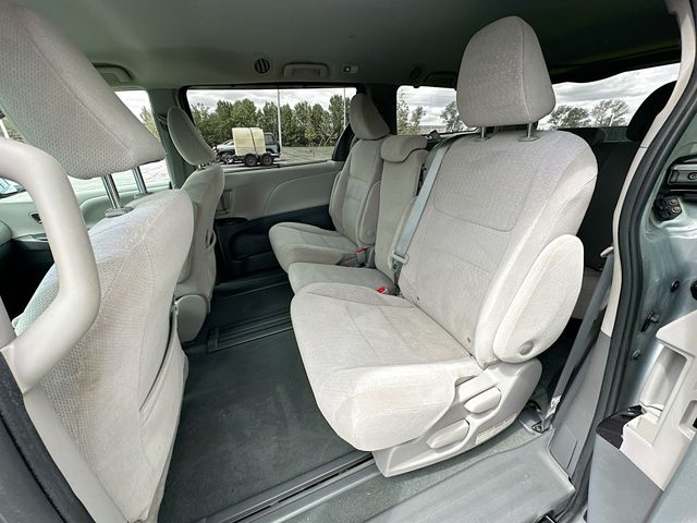 Vehicle image 28 of 35