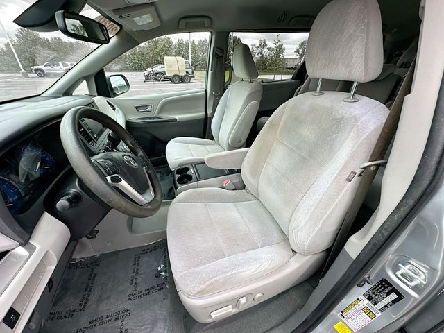 Vehicle image 25 of 35