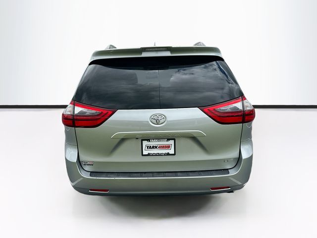 Vehicle image 8 of 35