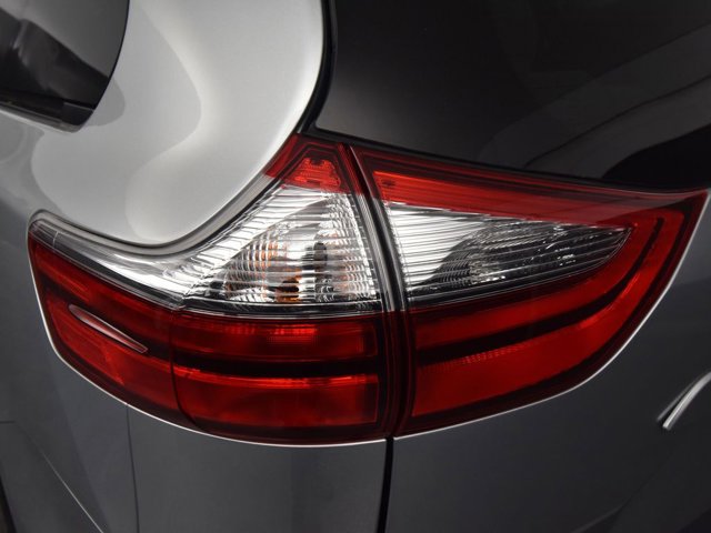 Vehicle image 12 of 16