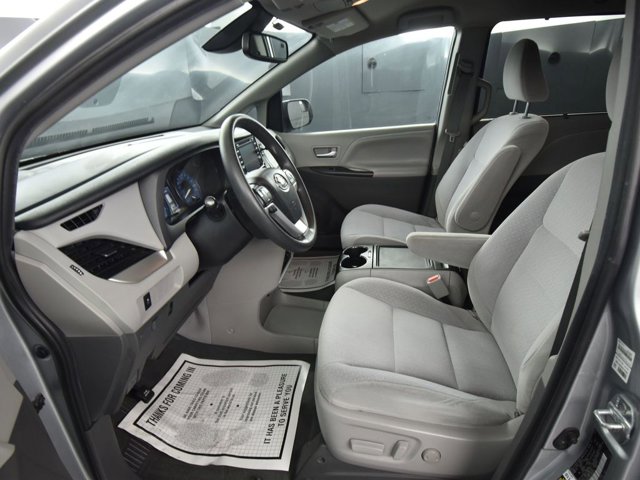 Vehicle image 15 of 16
