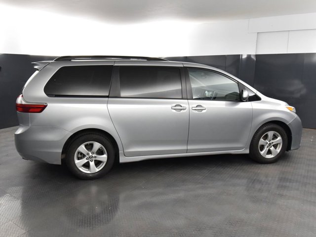 Vehicle image 7 of 16