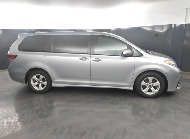 Vehicle image 6 of 16