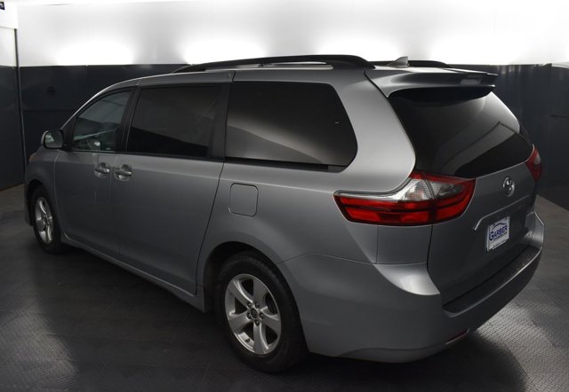 Vehicle image 9 of 16