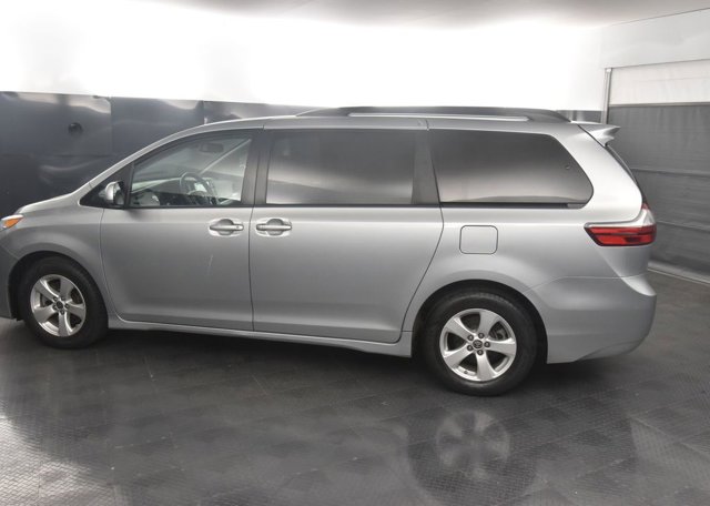 Vehicle image 8 of 16