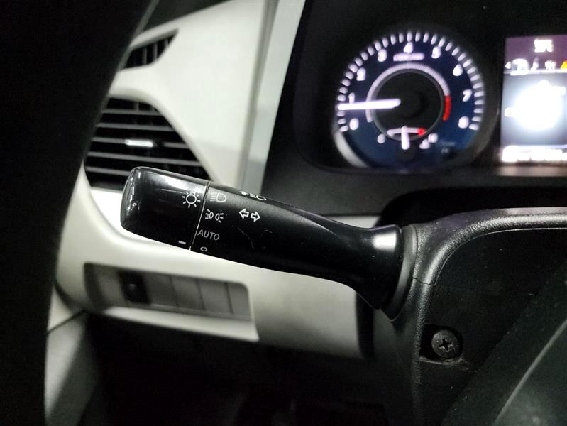 Vehicle image 18 of 23