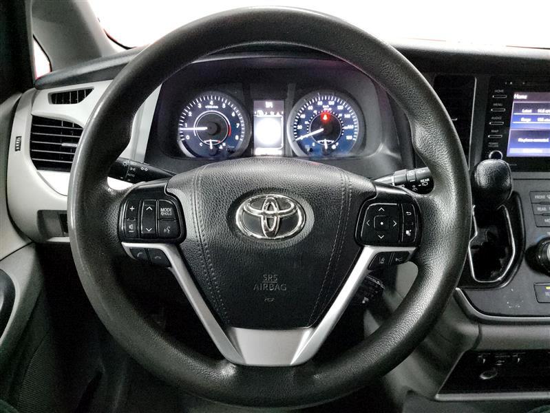 Vehicle image 17 of 23