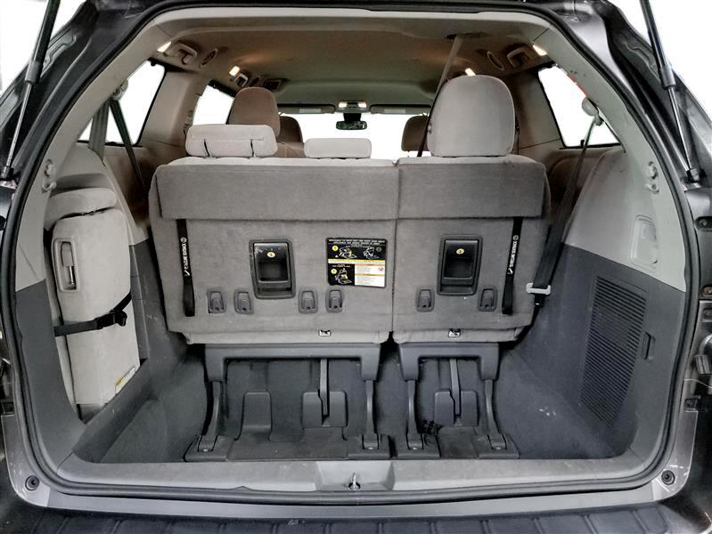 Vehicle image 13 of 23