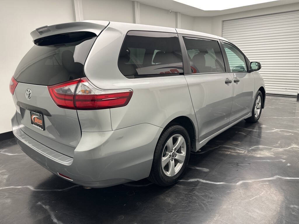 Vehicle image 4 of 28