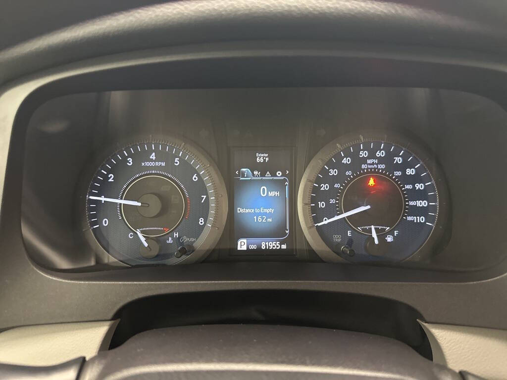 Vehicle image 21 of 28
