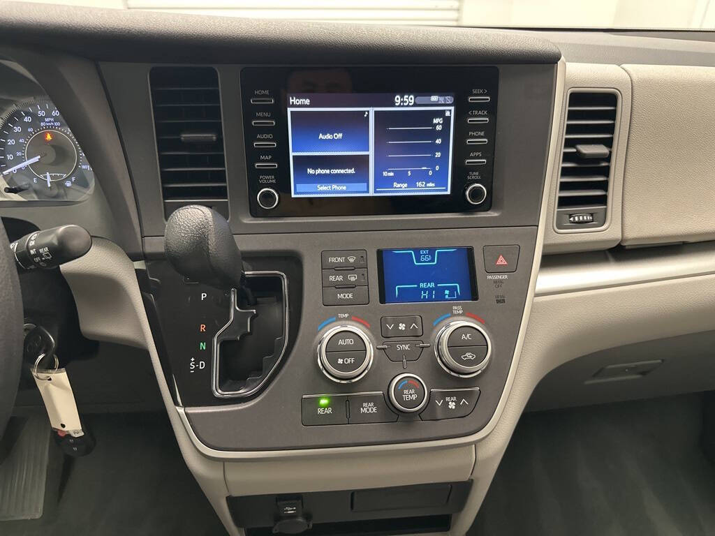 Vehicle image 22 of 28