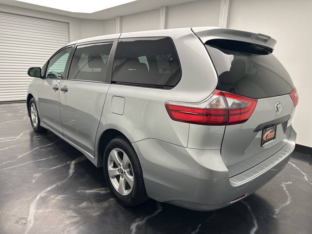 Vehicle image 6 of 28