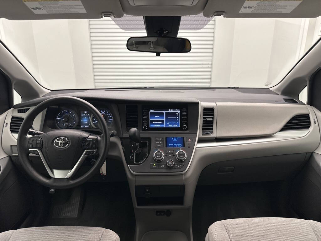 Vehicle image 19 of 28