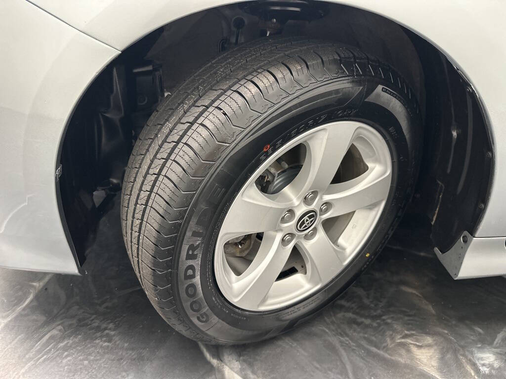 Vehicle image 25 of 28