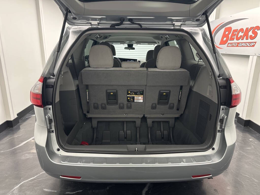 Vehicle image 23 of 28