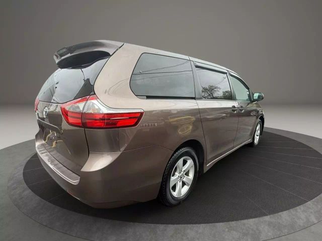 Vehicle image 5 of 31