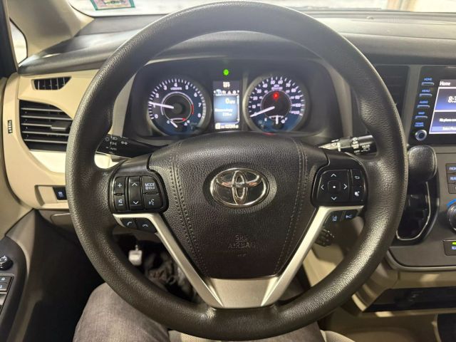 Vehicle image 12 of 31
