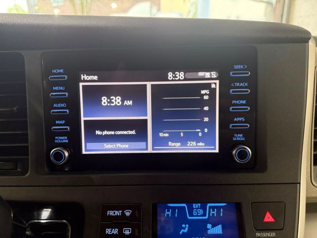 Vehicle image 18 of 31