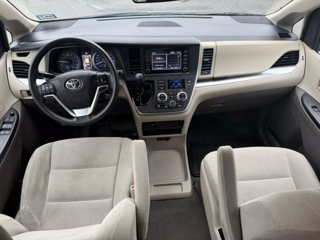 Vehicle image 29 of 31
