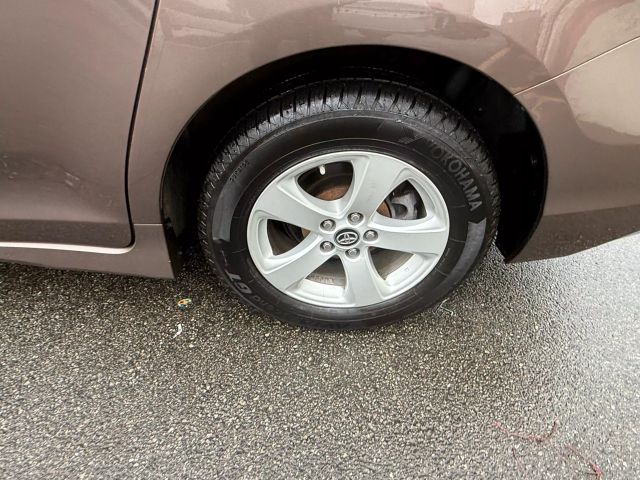 Vehicle image 9 of 31